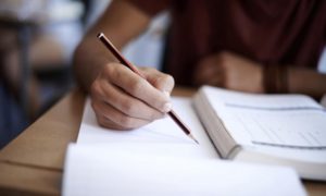 Разница между экзаменами A-Level, AP и IB